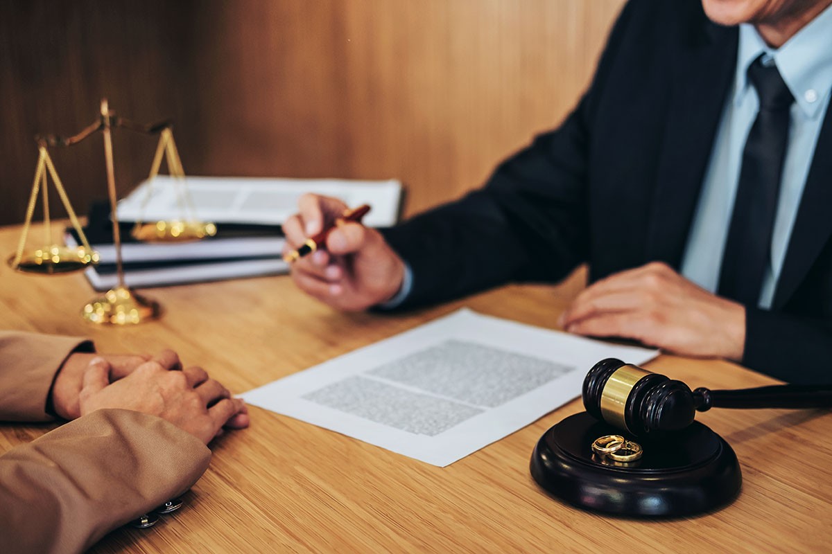 In Pursuit of Justice: The Essential Guide to Lawyers in Dubai