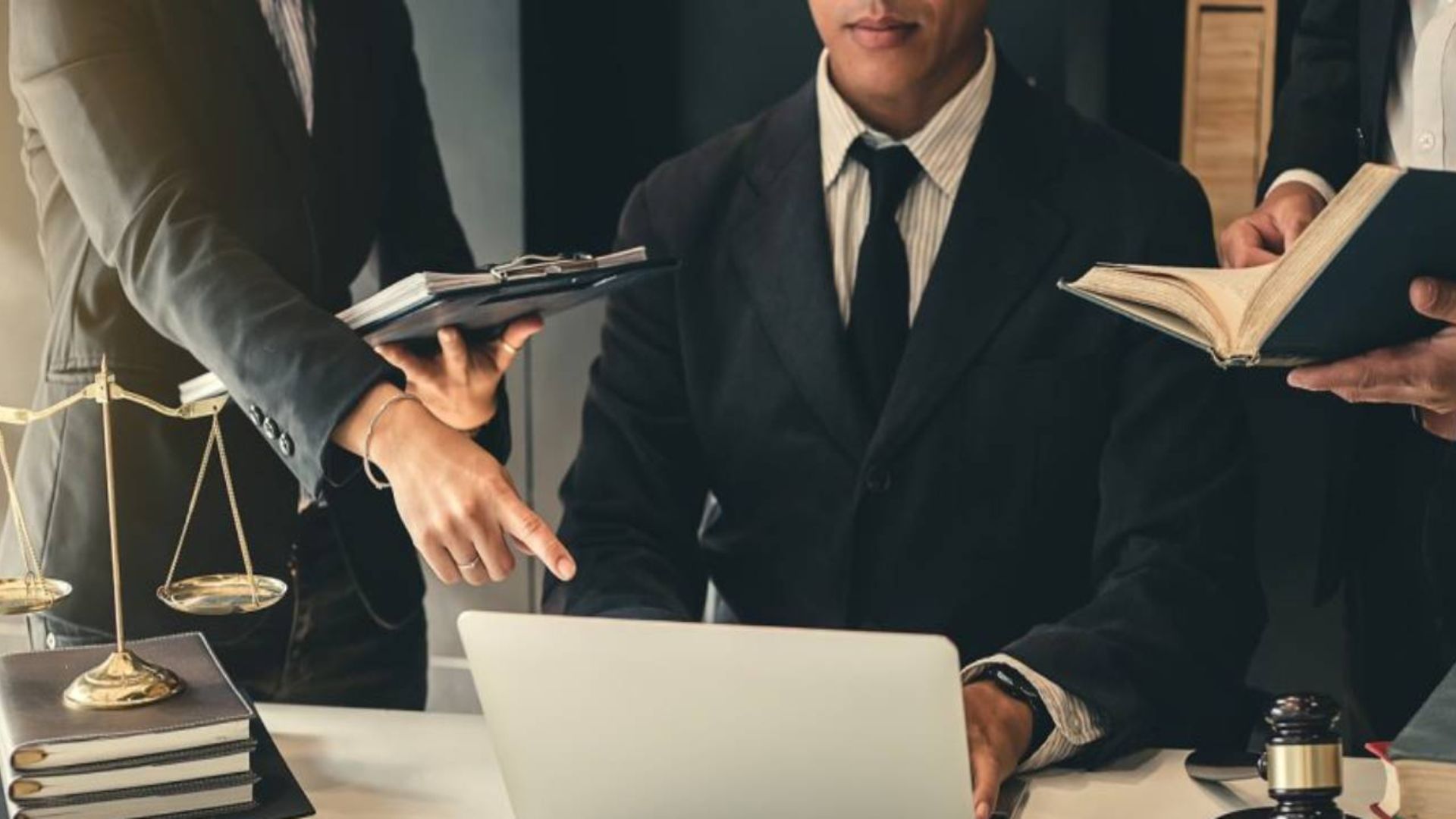 Advantages of Hiring a Legal Company in Dubai