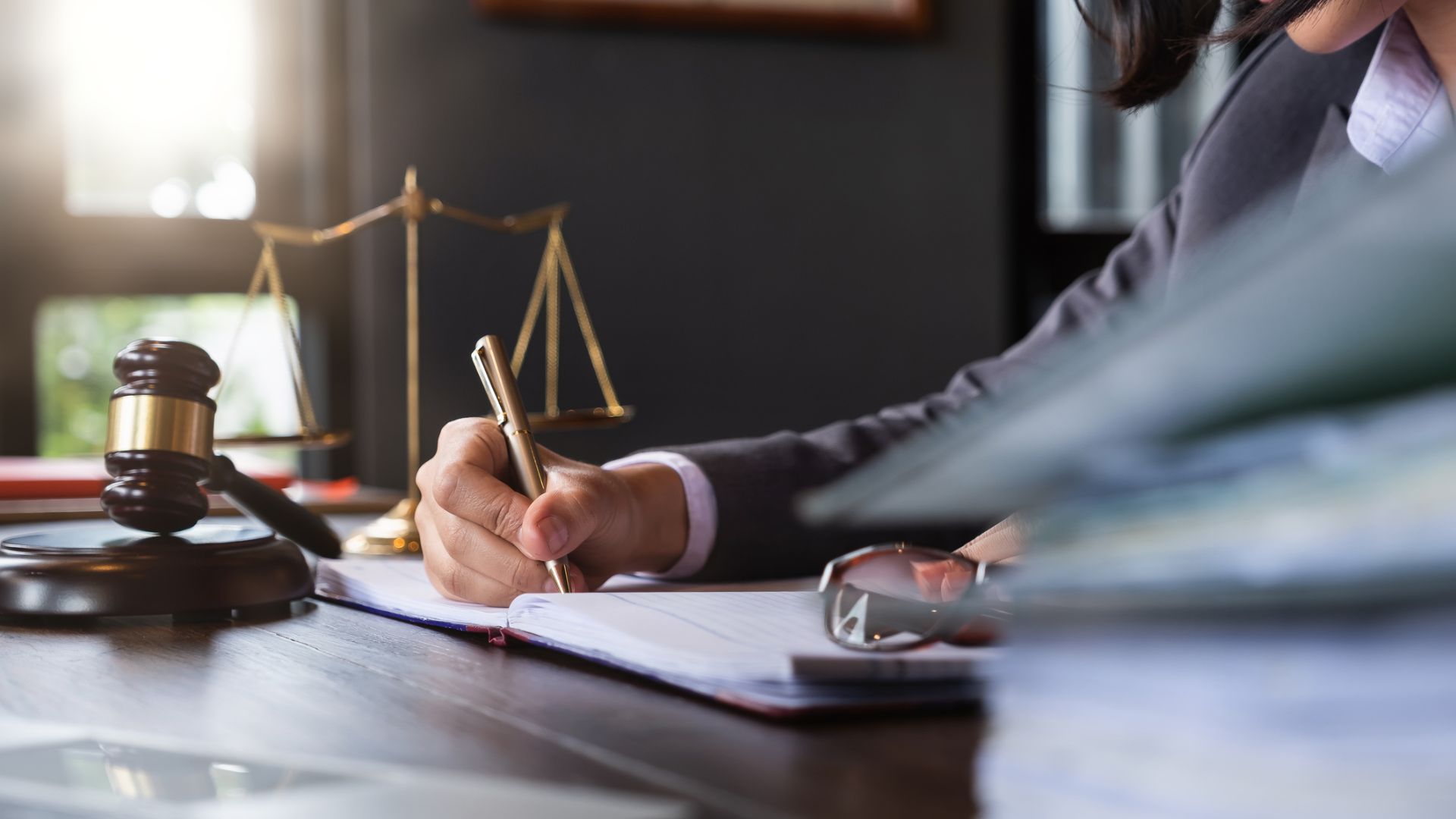 Advantages of Hiring a Legal Company in Dubai