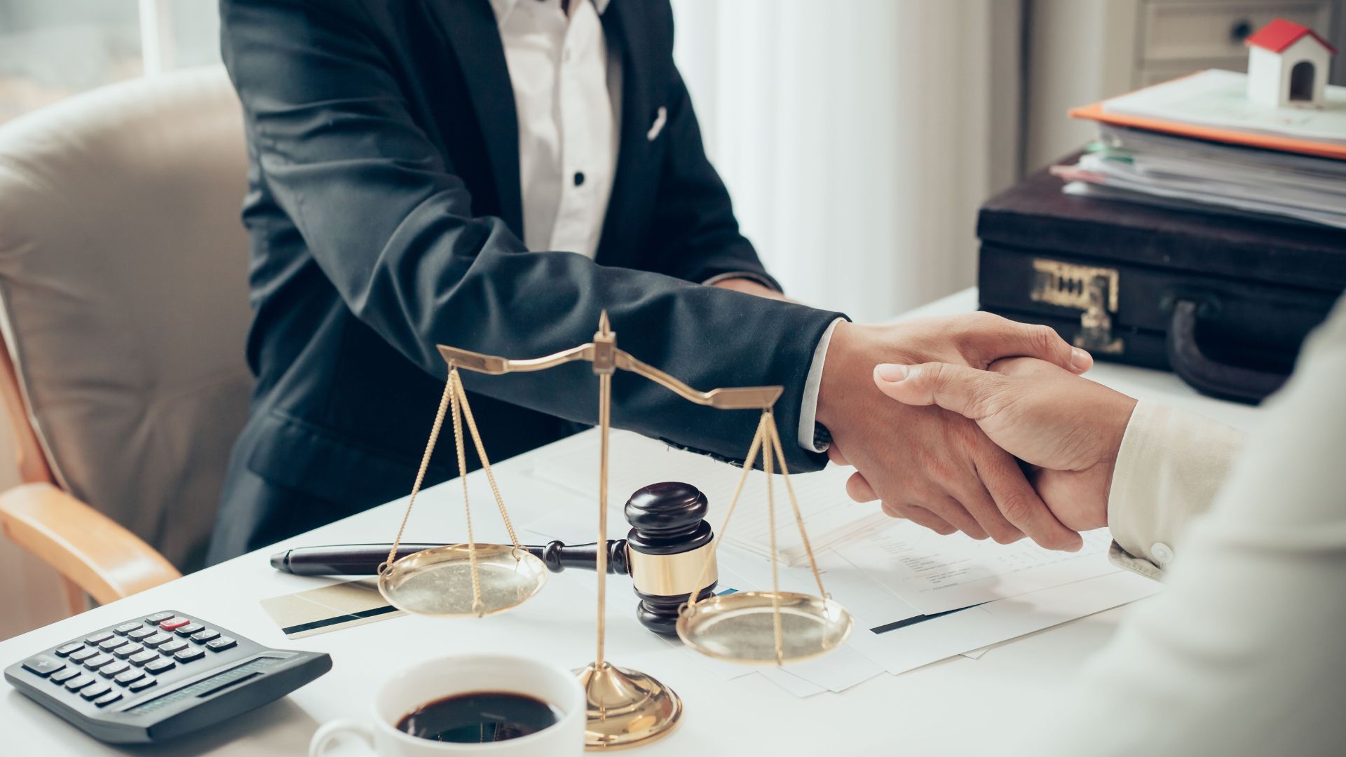 Advantages of Hiring a Legal Company in Dubai