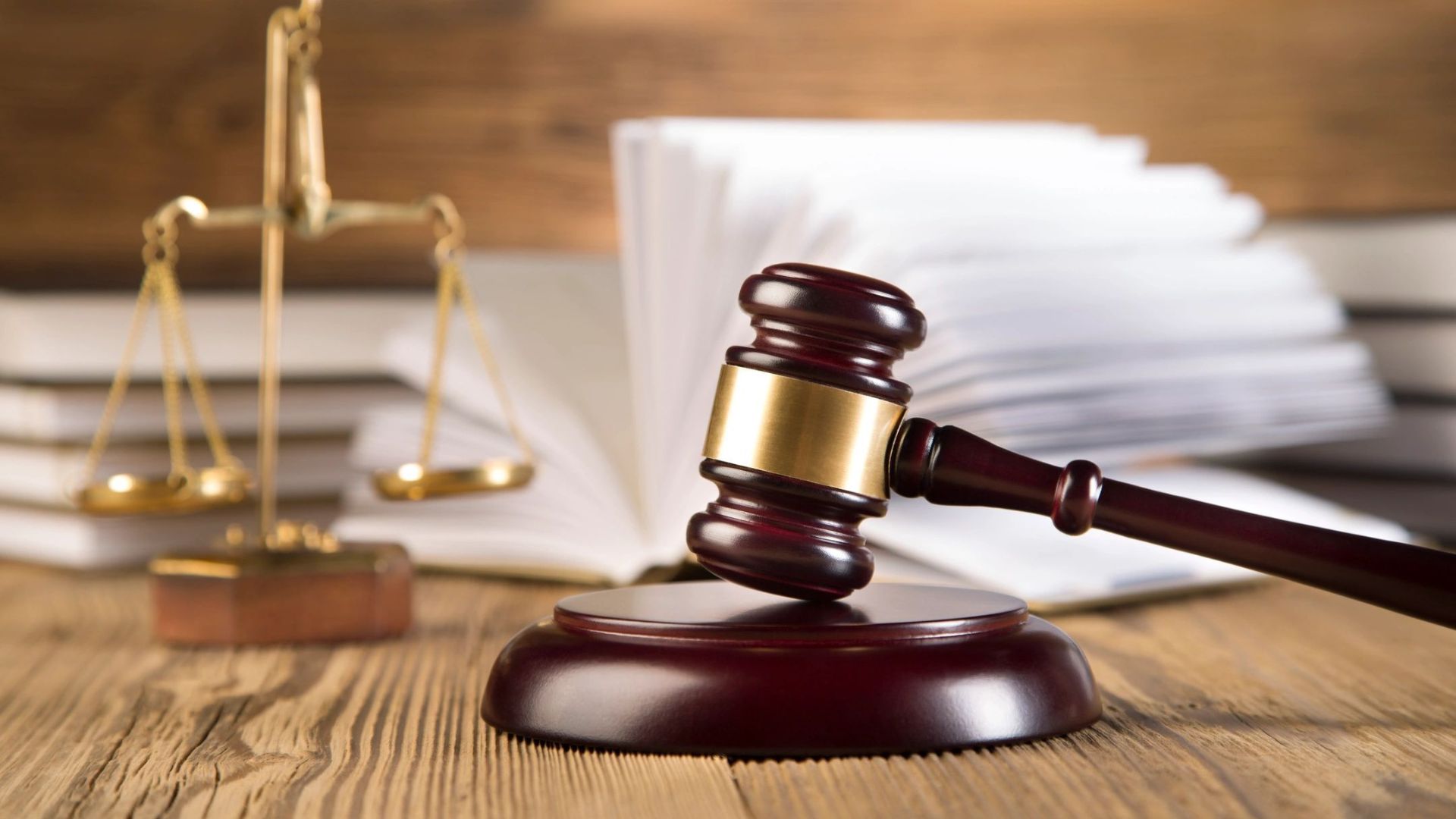 What Are the Key Qualities of a Top Attorney in Dubai?