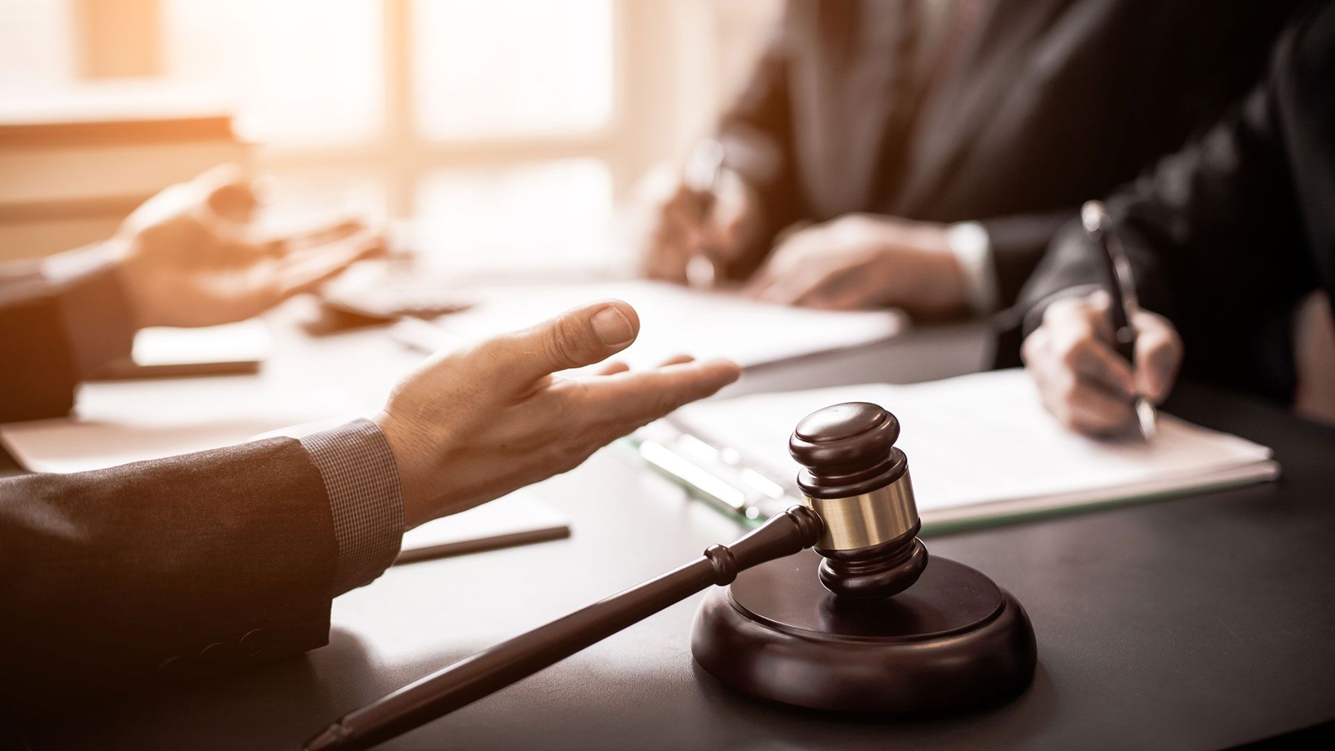 What Are the Key Qualities of a Top Attorney in Dubai
