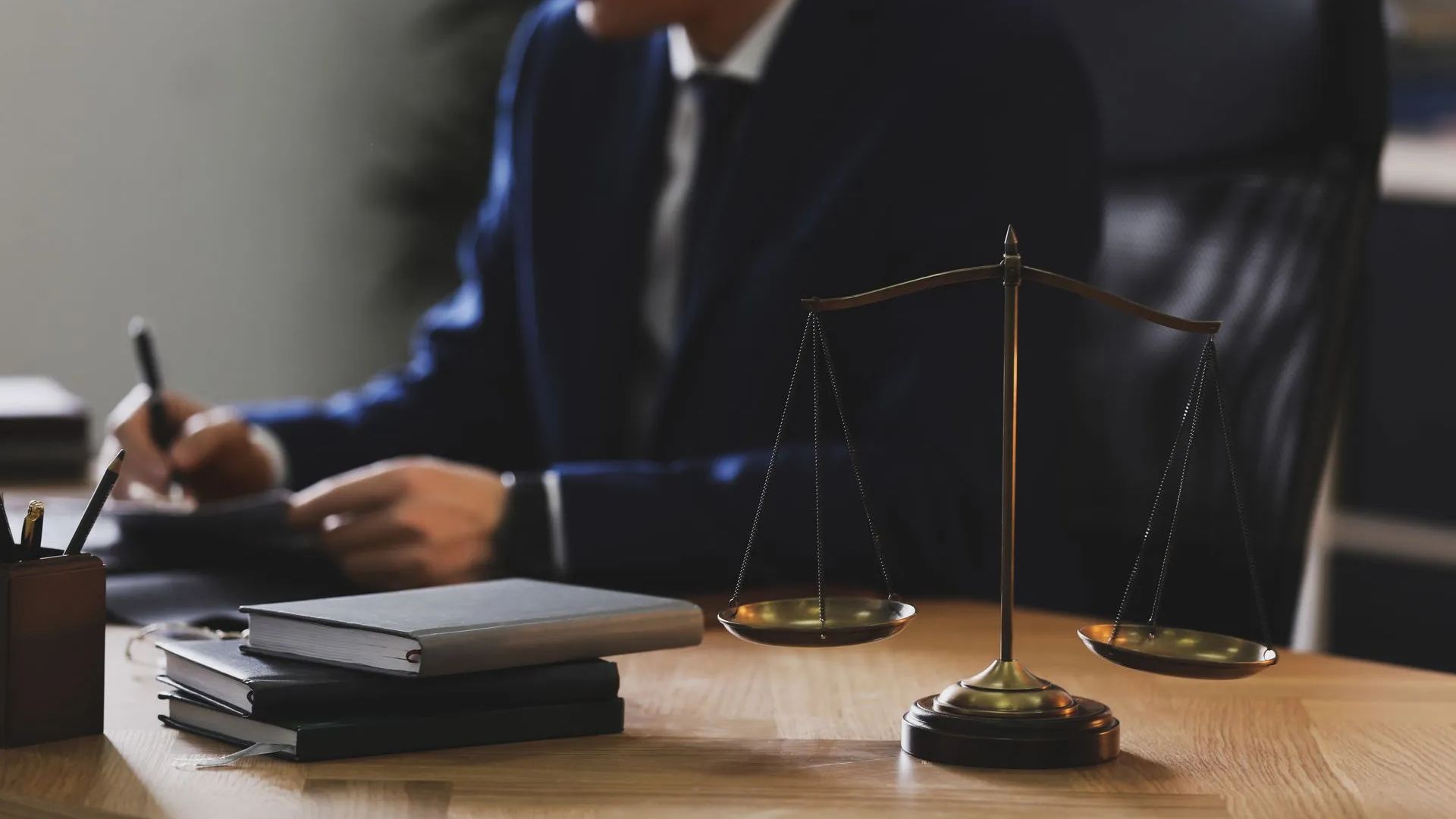 What Are the Key Qualities of a Top Attorney in Dubai