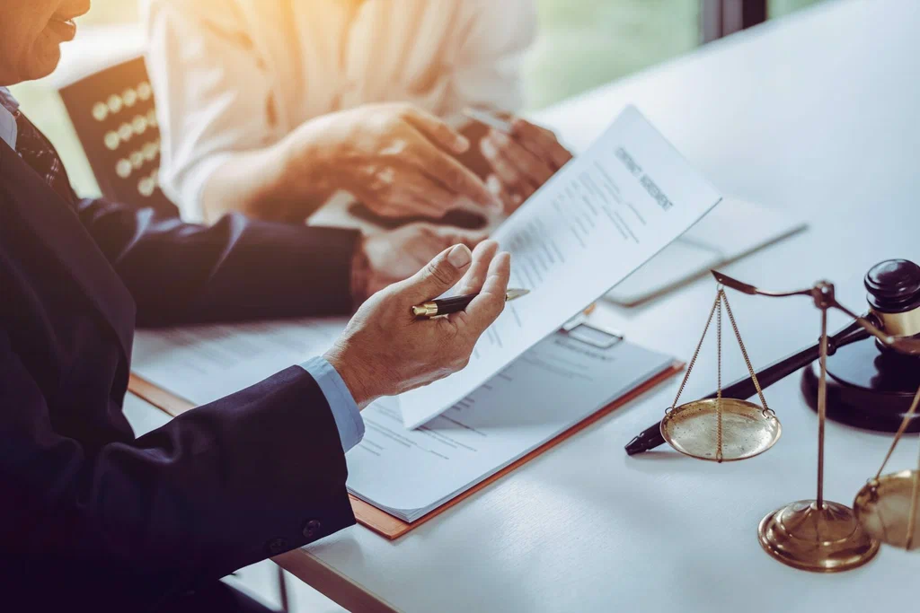 What Are the Benefits of Hiring a Law Firm?