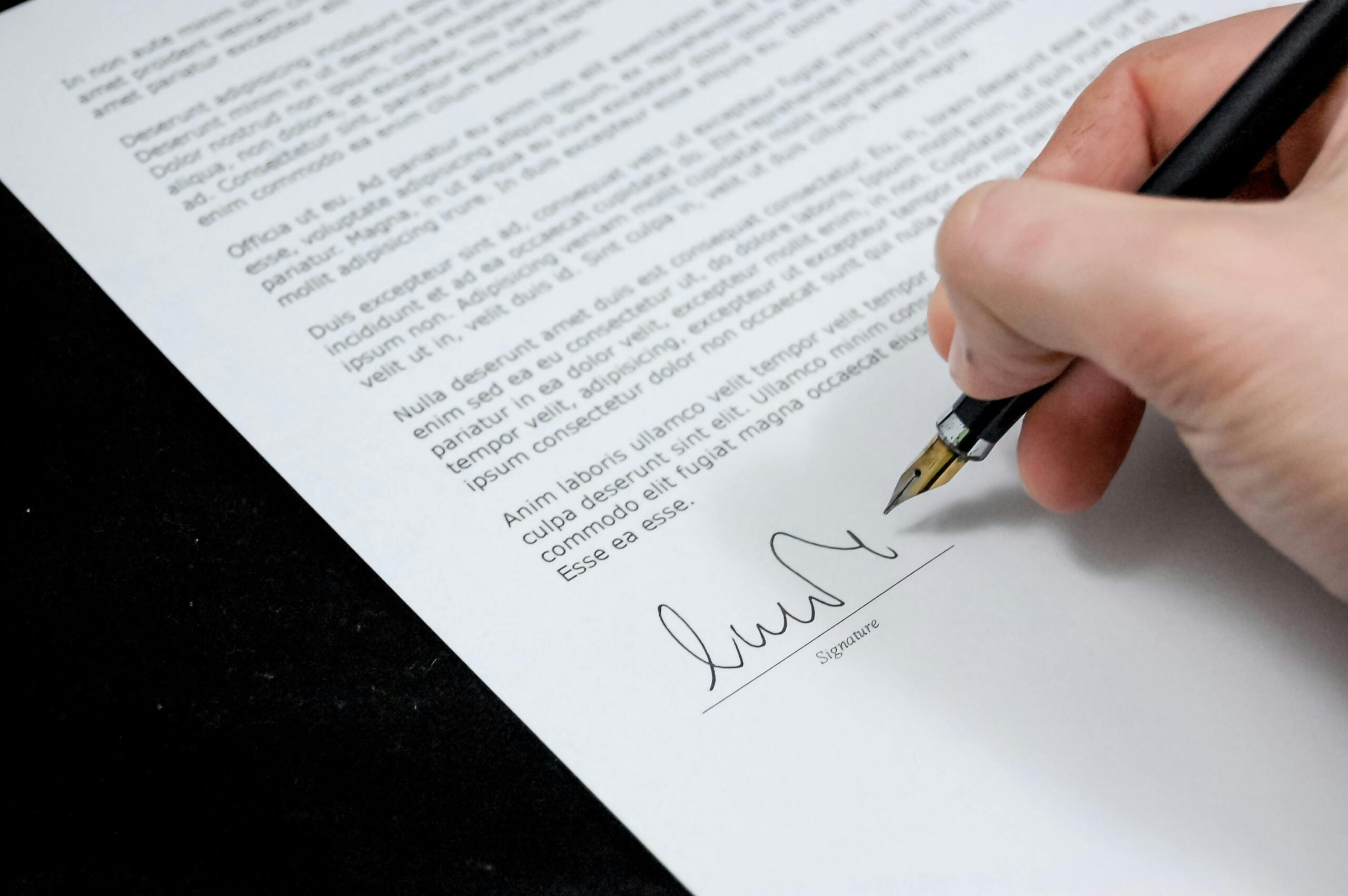 How a Divorce Lawyer Can Make Things Easier?