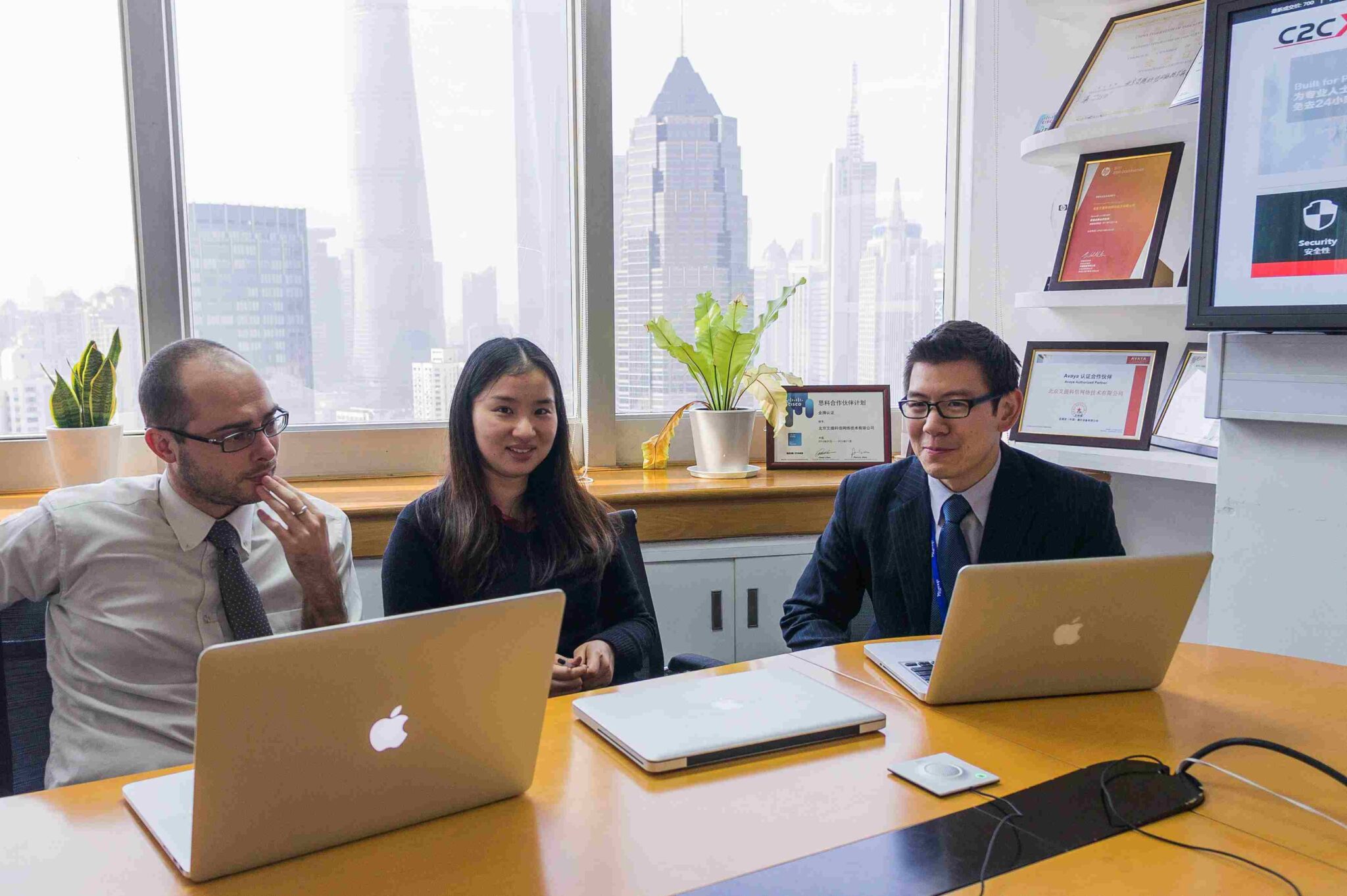Understanding The Role Of UAE Corporate Lawyers In Business Growth