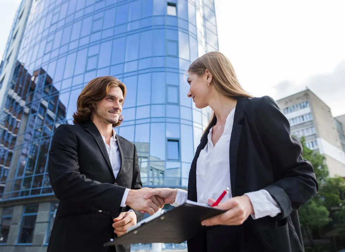 How a Real Estate Lawyer in Dubai Can Protect Your Property Investment