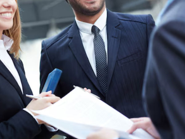 Hiring an Advocate in Abu Dhabi